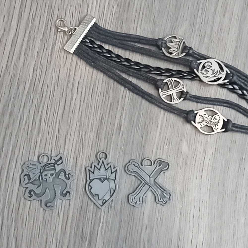 Disney 2015 Bracelet + 3 Charms